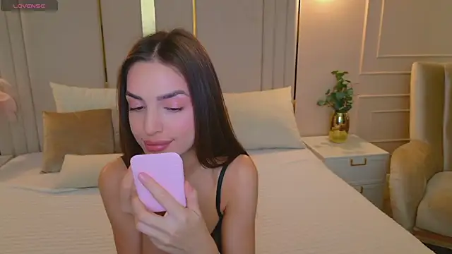 BellaHalles online show from 12/20/25, 06:05