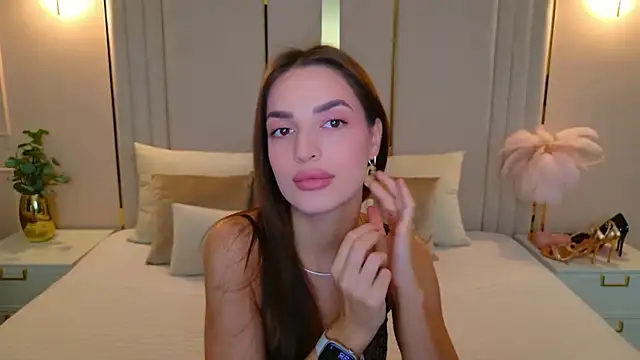 BellaHalles online show from 11/30/25, 05:52