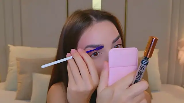 BellaHalles online show from 12/03/25, 05:19