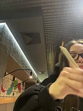 Snapshot of Jinna_milli chatting on 02/25/25, 04:04 Jinna milli online show from 02/25/25, 04:04