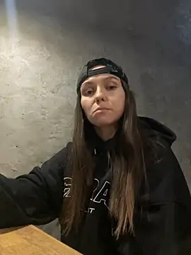 Snapshot of Jinna_milli chatting on 10/13/25, 06:42 Jinna milli online show from 10/13/25, 06:42