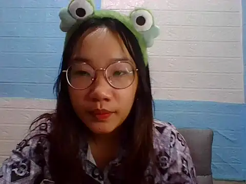 Snapshot of Nanoko chatting on 11/17/25, 04:33 Nanoko online show from 11/17/25, 04:33