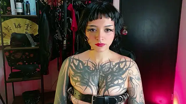 Snapshot of Agatha_BDSM chatting on 05/15/26, 04:05 Agatha BDSM online show from 05/15/26, 04:05