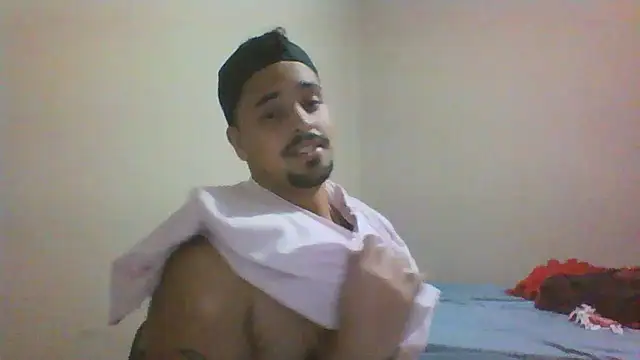 Snapshot of Xcumshot33 chatting on 10/21/25, 03:28 Xcumshot33 online show from 10/21/25, 03:28