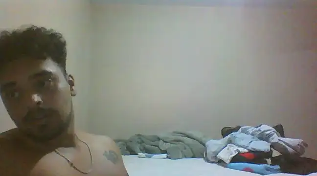 Snapshot of Xcumshot33 chatting on 01/10/25, 04:01 Xcumshot33 online show from 01/10/25, 04:01
