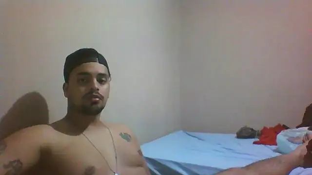 Snapshot of Xcumshot33 chatting on 09/30/25, 02:50 Xcumshot33 online show from 09/30/25, 02:50