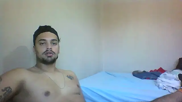 Snapshot of Xcumshot33 chatting on 10/01/25, 01:48 Xcumshot33 online show from 10/01/25, 01:48