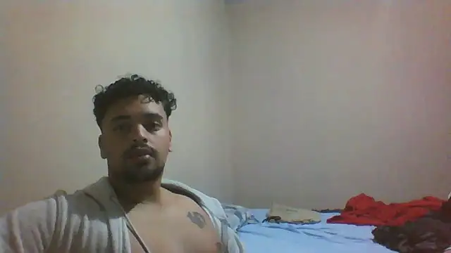 Snapshot of Xcumshot33 chatting on 09/18/25, 03:31 Xcumshot33 online show from 09/18/25, 03:31