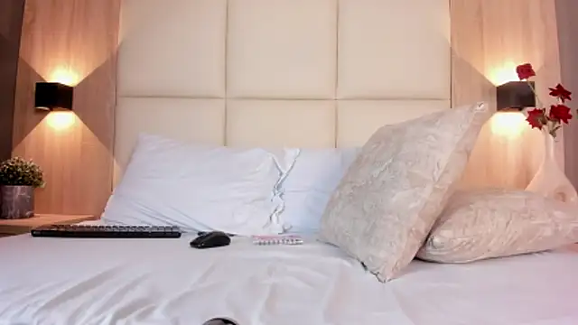 bella1207 online show from 12/18/25, 07:18