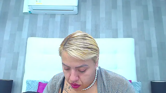 LeahMillerr online show from 02/05/26, 12:45