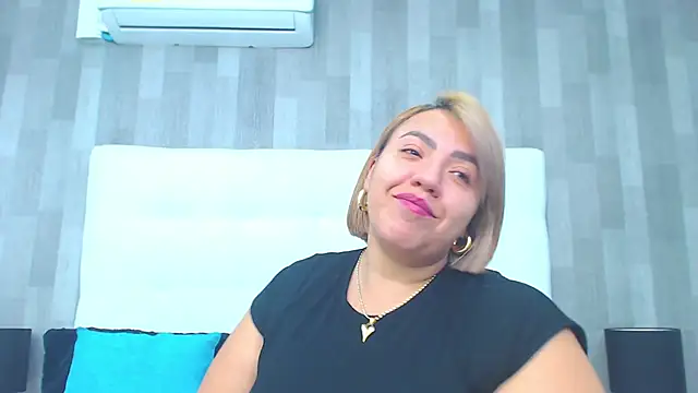 Snapshot of LeahMillerr chatting on 09/29/25, 12:55 LeahMillerr online show from 09/29/25, 12:55