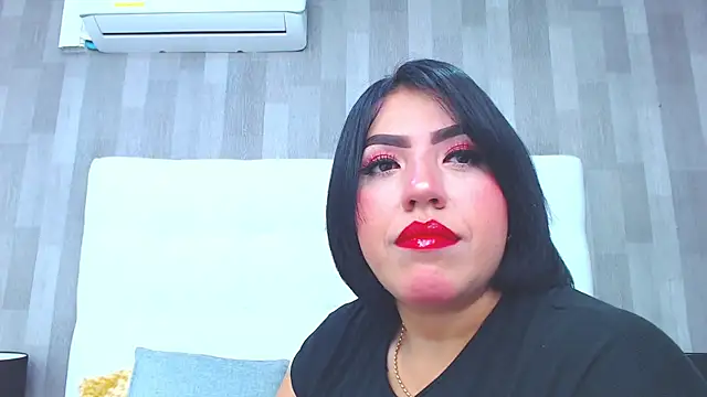 Snapshot of LeahMillerr chatting on 01/29/25, 12:45 LeahMillerr online show from 01/29/25, 12:45