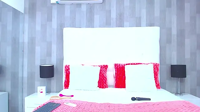 Snapshot of LeahMillerr chatting on 01/30/25, 03:19 LeahMillerr online show from 01/30/25, 03:19