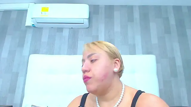 LeahMillerr online show from 12/03/25, 01:32