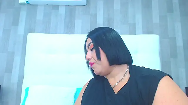 Snapshot of LeahMillerr chatting on 03/21/25, 12:39 LeahMillerr online show from 03/21/25, 12:39
