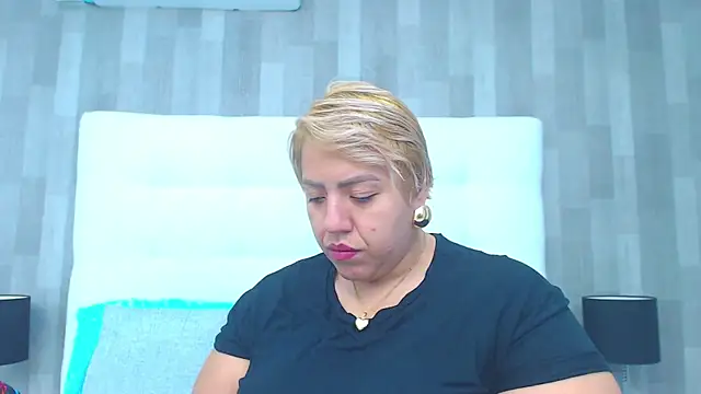 LeahMillerr online show from 12/05/25, 01:10