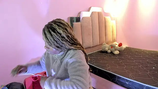 Snapshot of LoveQueen2 chatting on 01/17/26, 11:58 LoveQueen2 online show from 01/17/26, 11:58