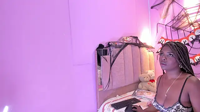 Snapshot of LoveQueen2 chatting on 10/22/25, 11:42 LoveQueen2 online show from 10/22/25, 11:42