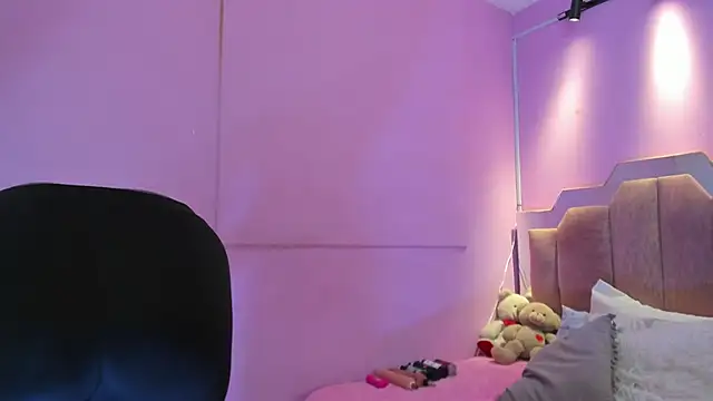 Snapshot of LoveQueen2 chatting on 02/10/26, 11:53 LoveQueen2 online show from 02/10/26, 11:53