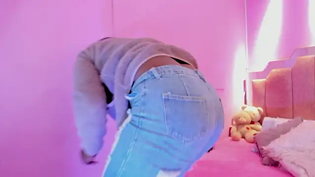 Snapshot of LoveQueen2 chatting on 02/20/26, 11:45 LoveQueen2 online show from 02/20/26, 11:45