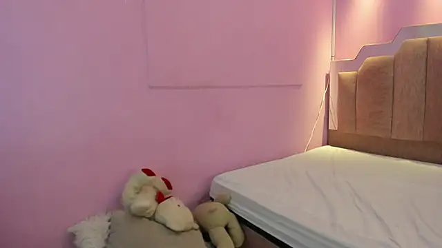 Snapshot of LoveQueen2 chatting on 02/11/26, 12:05 LoveQueen2 online show from 02/11/26, 12:05