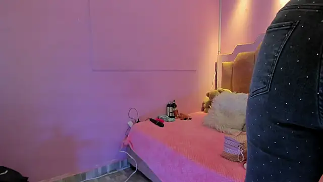 Snapshot of LoveQueen2 chatting on 02/26/26, 11:43 LoveQueen2 online show from 02/26/26, 11:43