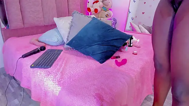 LoveQueen2 online show from 03/04/25, 06:50