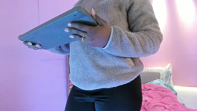 Snapshot of LoveQueen2 chatting on 02/01/26, 11:52 LoveQueen2 online show from 02/01/26, 11:52