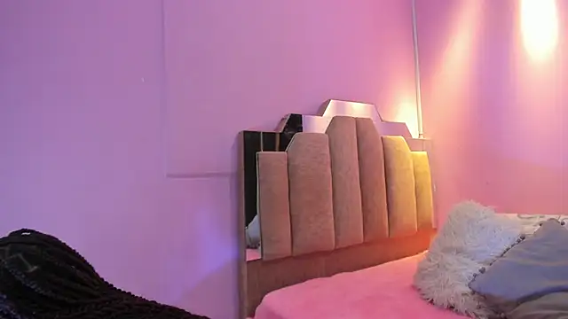 Snapshot of LoveQueen2 chatting on 11/27/25, 12:05 LoveQueen2 online show from 11/27/25, 12:05