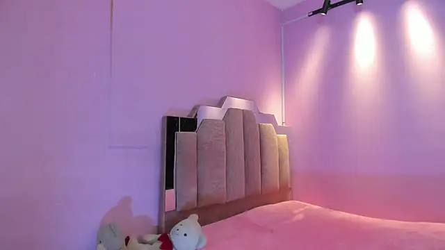 Snapshot of LoveQueen2 chatting on 02/04/26, 11:49 LoveQueen2 online show from 02/04/26, 11:49