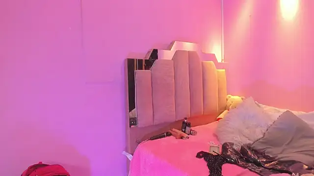 Snapshot of LoveQueen2 chatting on 01/06/26, 11:58 LoveQueen2 online show from 01/06/26, 11:58