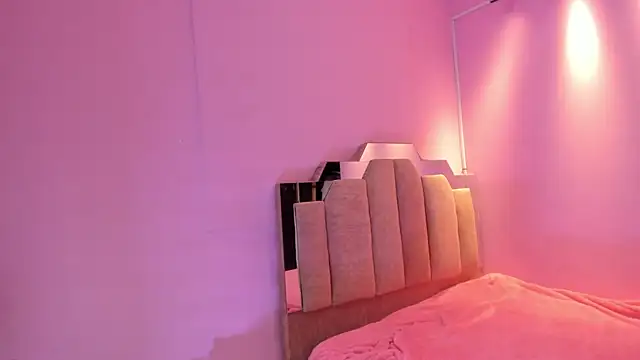 LoveQueen2 online show from 10/08/25, 11:45