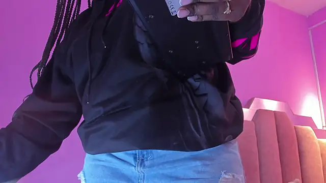 Snapshot of LoveQueen2 chatting on 11/15/25, 11:47 LoveQueen2 online show from 11/15/25, 11:47