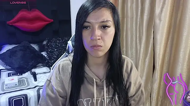 Snapshot of Majuu__ chatting on 12/17/25, 11:59 Majuu online show from 12/17/25, 11:59