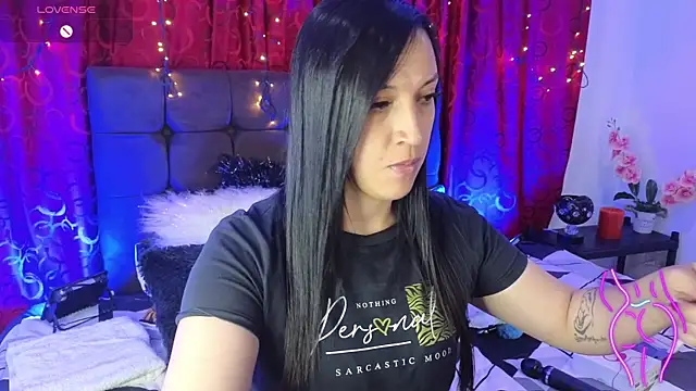 Snapshot of Majuu__ chatting on 11/13/25, 11:47 Majuu online show from 11/13/25, 11:47