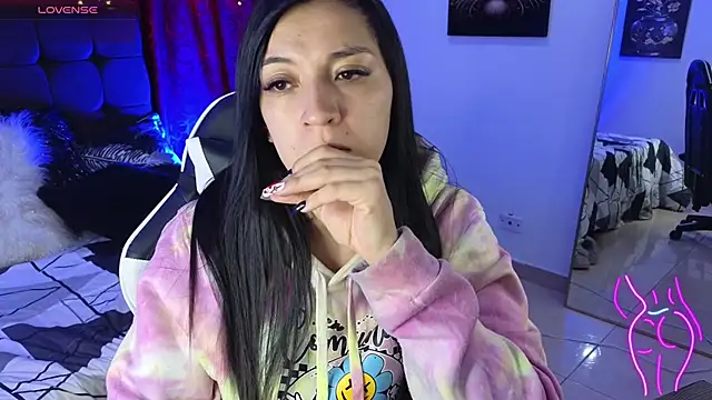 Snapshot of Majuu__ chatting on 11/15/25, 11:25 Majuu online show from 11/15/25, 11:25