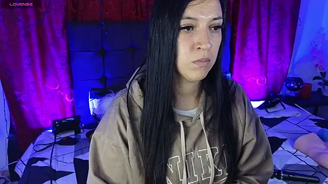 Snapshot of Majuu__ chatting on 10/25/25, 12:04 Majuu online show from 10/25/25, 12:04