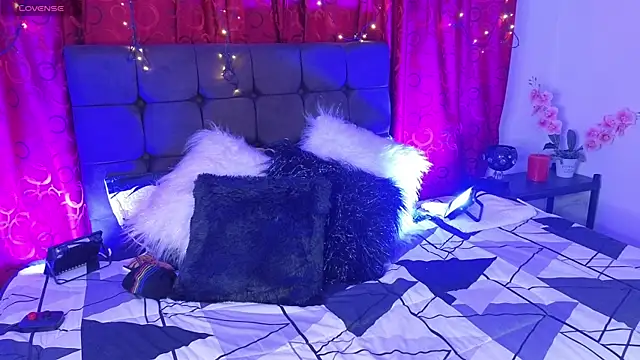 Snapshot of Majuu__ chatting on 10/21/25, 11:42 Majuu online show from 10/21/25, 11:42