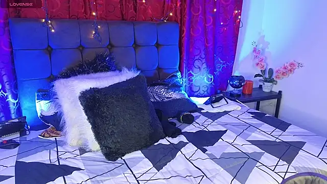 Snapshot of Majuu__ chatting on 10/29/25, 11:42 Majuu online show from 10/29/25, 11:42