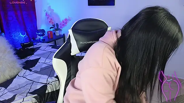 Snapshot of Majuu__ chatting on 11/29/25, 12:38 Majuu online show from 11/29/25, 12:38