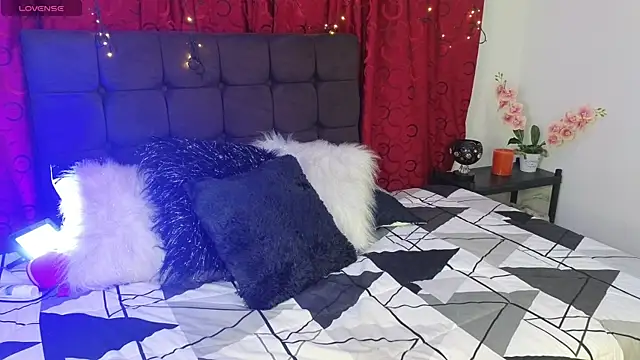 Snapshot of Majuu__ chatting on 10/10/25, 12:06 Majuu online show from 10/10/25, 12:06