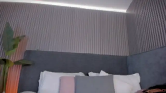 Snapshot of emelie_89 chatting on 04/23/26, 12:22 emelie 89 online show from 04/23/26, 12:22