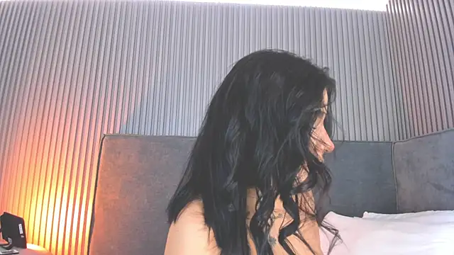 Snapshot of emelie_89 chatting on 11/25/25, 01:00 emelie 89 online show from 11/25/25, 01:00