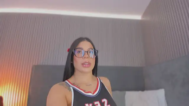 emelie 89 online show from 02/25/26, 10:37