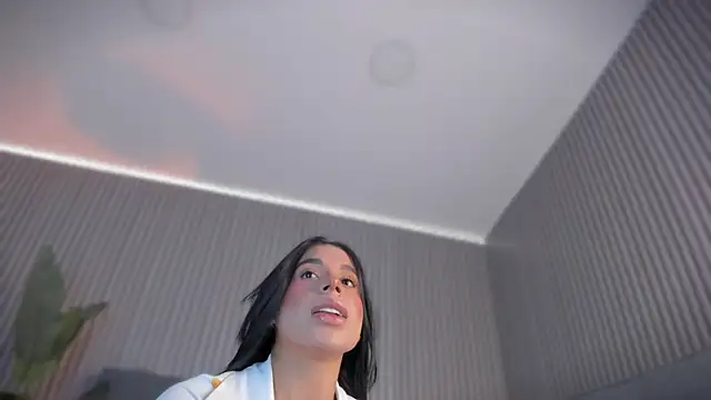 Snapshot of emelie_89 chatting on 05/13/26, 10:11 emelie 89 online show from 05/13/26, 10:11