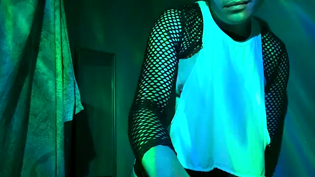 Snapshot of CloudyBoy_Toy chatting on 02/24/25, 07:33 CloudyBoy Toy online show from 02/24/25, 07:33