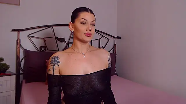 YvonneEverlee online show from 04/22/26, 07:42