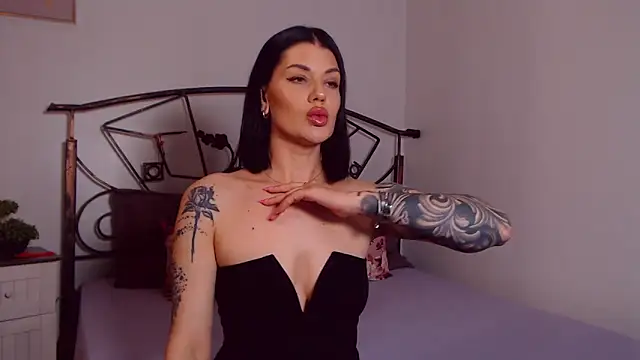 YvonneEverlee online show from 05/18/26, 07:29
