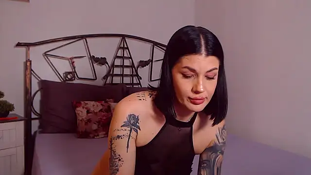 YvonneEverlee online show from 05/04/26, 07:28