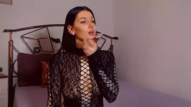 YvonneEverlee online show from 04/15/26, 05:02